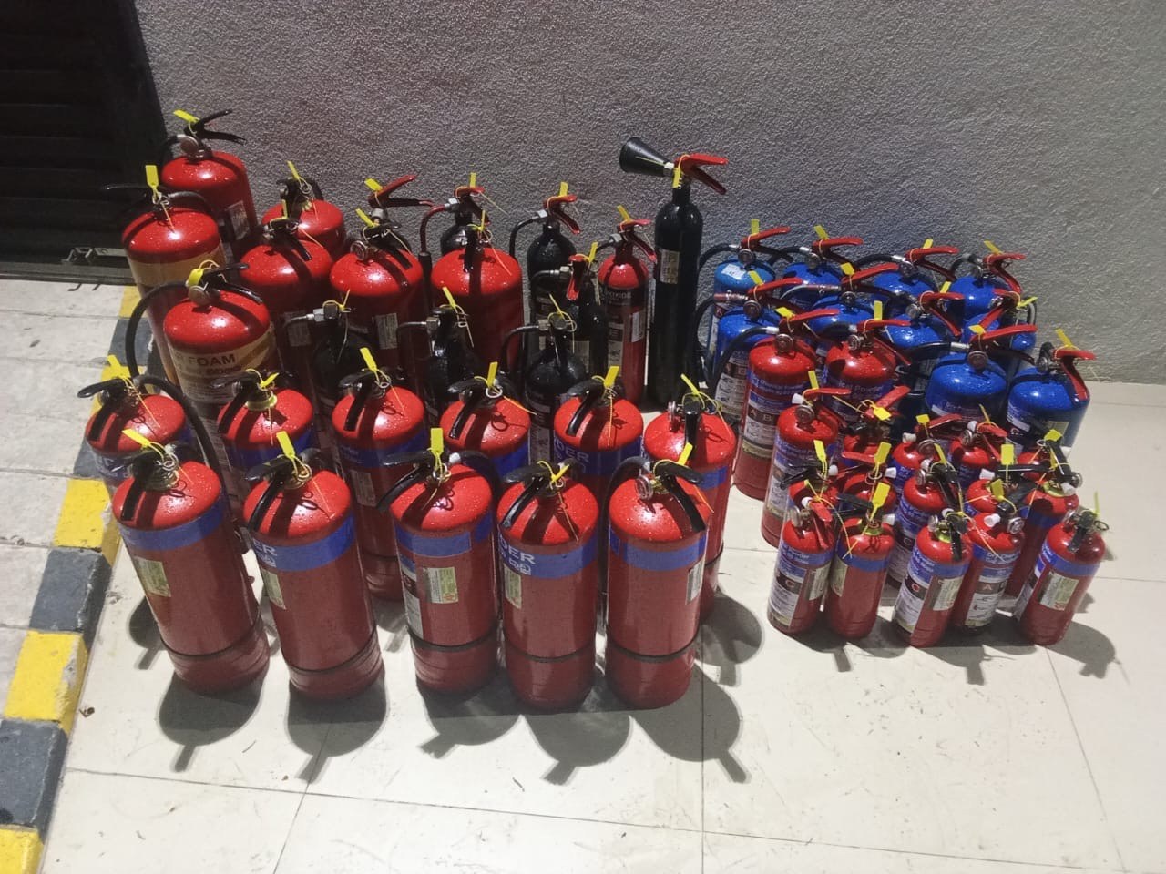 Consignment batch of ABC powder, CO2, and foam extinguishers